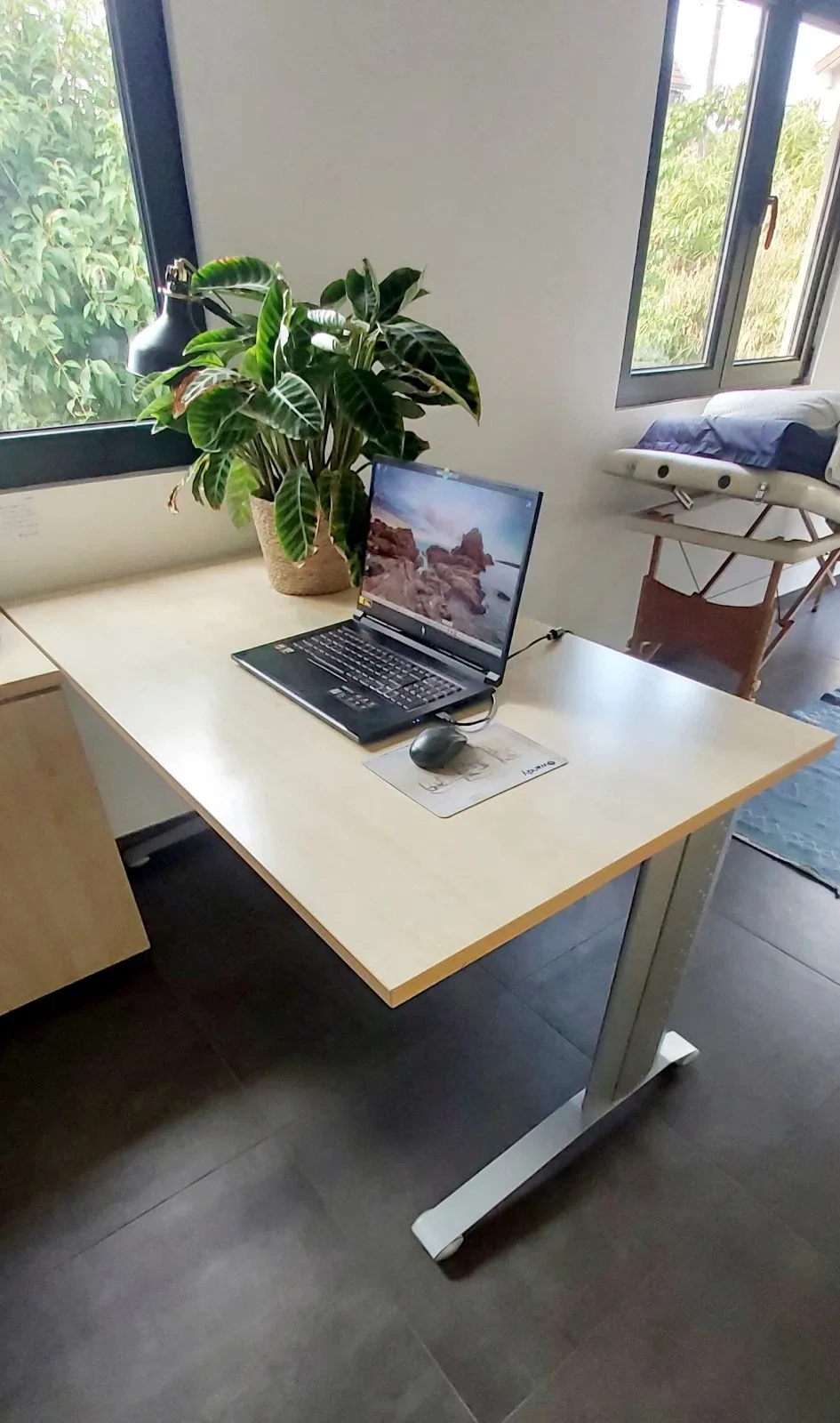 Bureau compact pour chambre