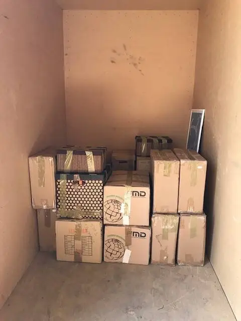 Box de stockage à vider – Plus de 30 objets disponibles – A partir de 5€ – Paris