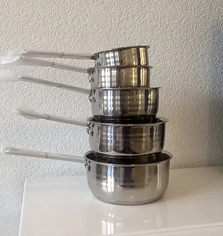 Lot de casseroles et poêles en inox – Lyon