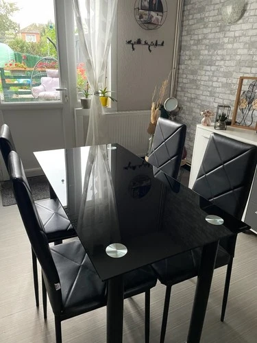 Urgent déménagement – Table et 4 chaises disponibles immédiatement – Nantes